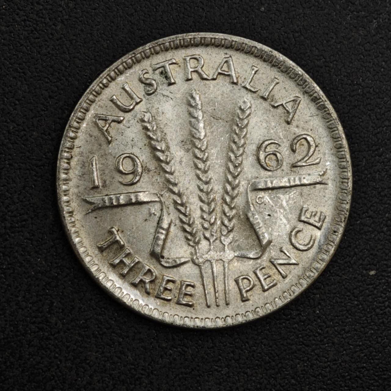 【淘币小摊】实时拍第八百一十八拍   散币小银币场   满百包邮可预留二周 每周一统一发货   澳大利亚1962年伊丽莎白二世3便士银币