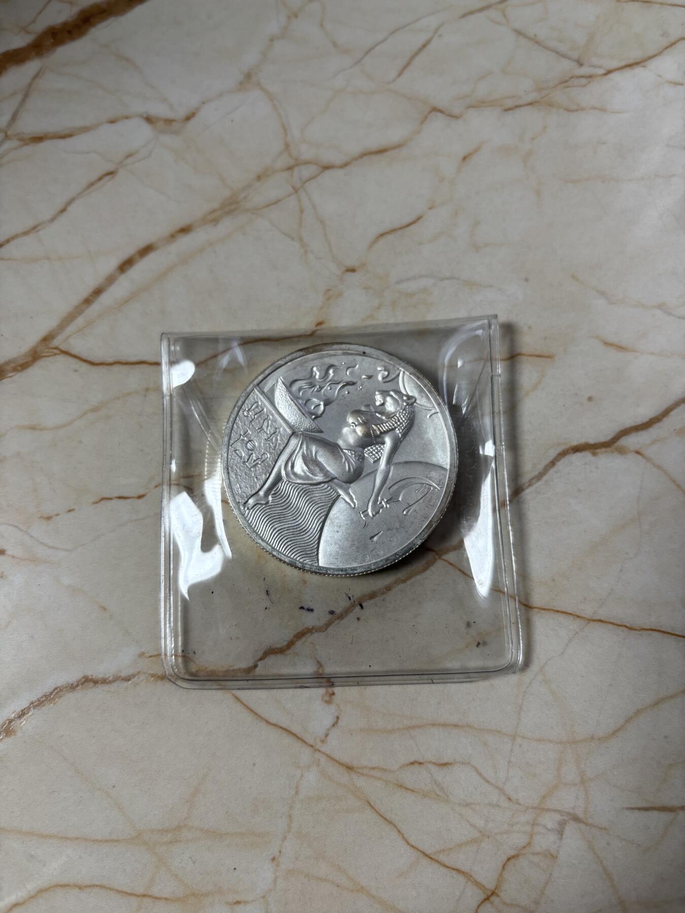 第184期拍卖 美国埃及文化系列狮神塞赫麦特2盎司高浮雕银章，999银银价862，有氧化