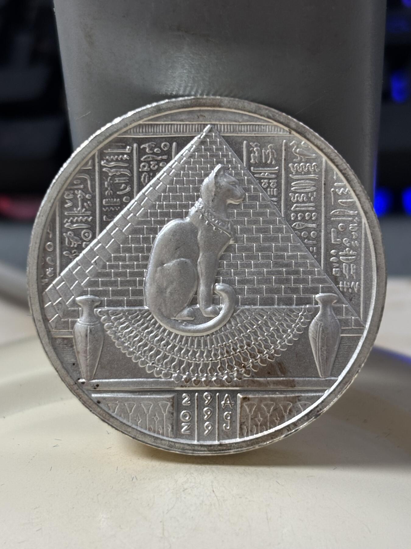 第184期拍卖 美国埃及文化系列狮神塞赫麦特2盎司高浮雕银章，999银银价862，有氧化