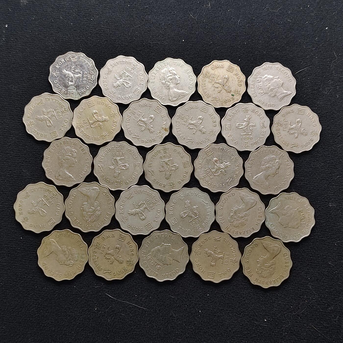 【全场包邮】纯粹捡漏拍483场（免费代拍第20场） 【批量】香港各年份花齿女王2元27枚一组