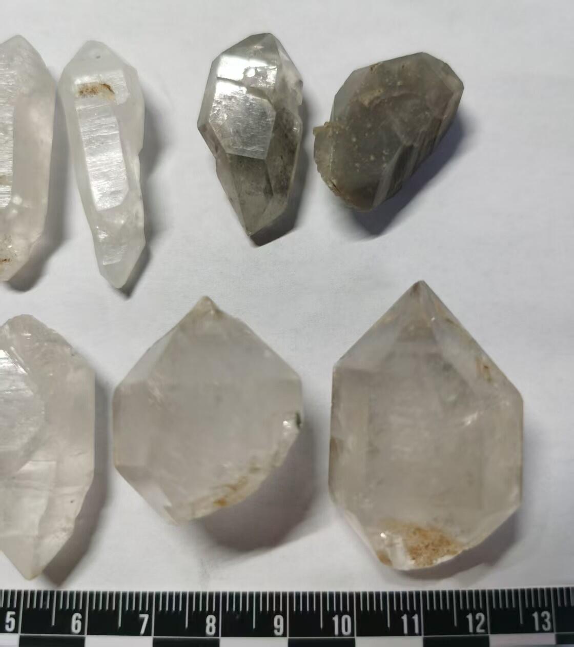 七河·世界钱币杂件水晶矿标小拍（总第30期） 藏家出品 X665 云贵闪灵水晶一组约 130 克 一共9 颗 本件拍品由合作藏家负责邮寄