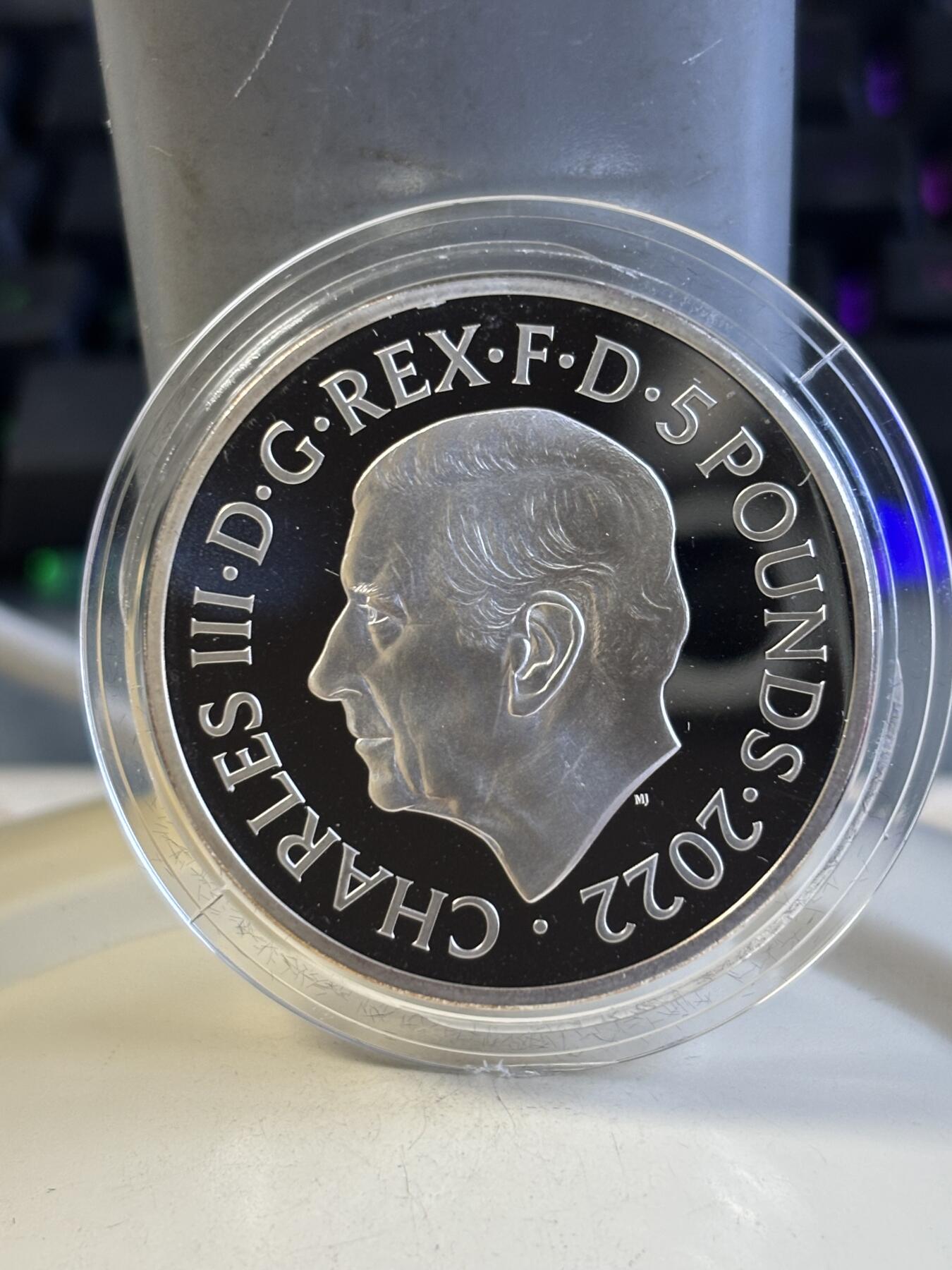 第184期拍卖 英国2022年致敬女王伊丽莎白二世加厚精制纪念银币，925银，56.56克银价725，边缘有氧化