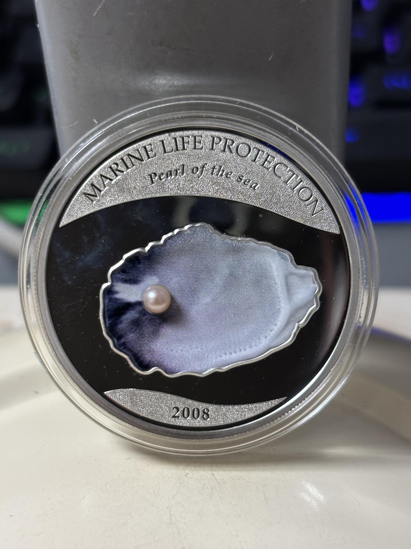 第184期拍卖 帕劳2008年珍珠系列镶嵌实体深海蓝珍珠纪念彩银币带证书，925银银价321，发行2500枚，有氧化