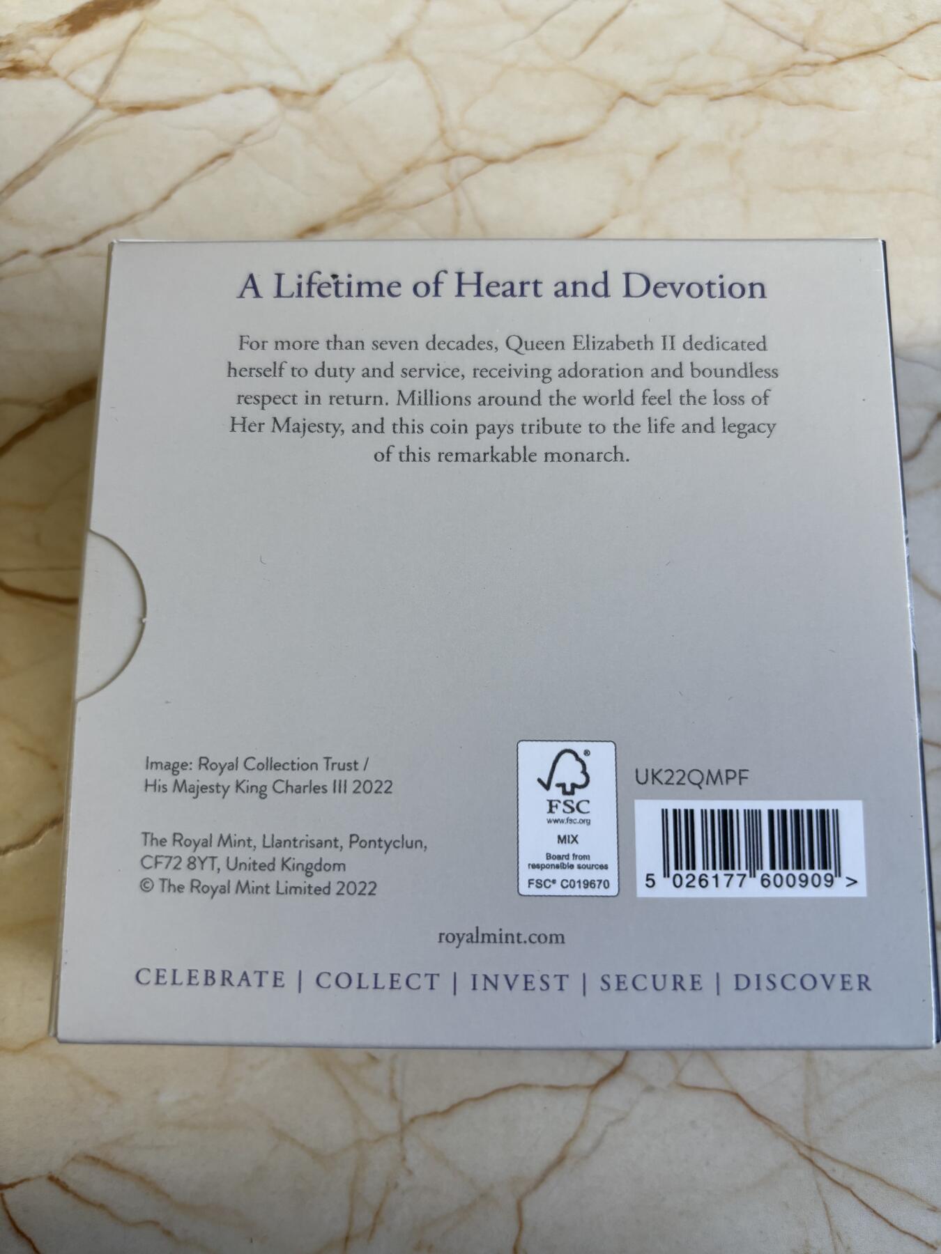 第184期拍卖 英国2022年致敬女王伊丽莎白二世加厚精制纪念银币，925银，56.56克银价725，边缘有氧化