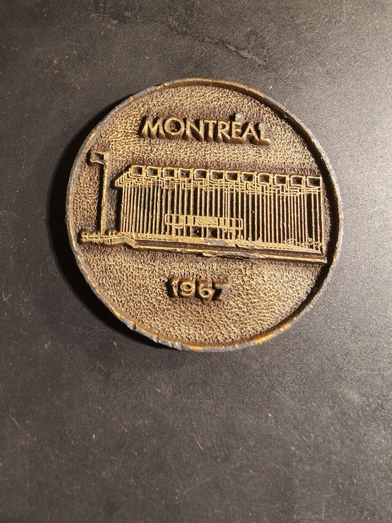 老王徽章第168期 加拿大蒙特利尔联合国大厦纪念章    直径56mm.   重量61.2g