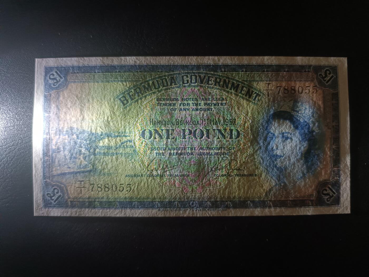 2025十二月第一期，总206期 英属百慕大1957年1镑UNC，稀有高品相经典品种，大冠女王和总督府徽章
