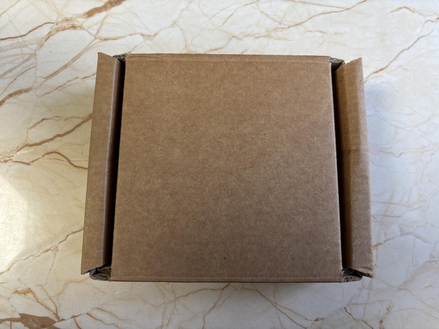 第184期拍卖 英国2022年致敬女王伊丽莎白二世加厚精制纪念银币，925银，56.56克银价725，边缘有氧化