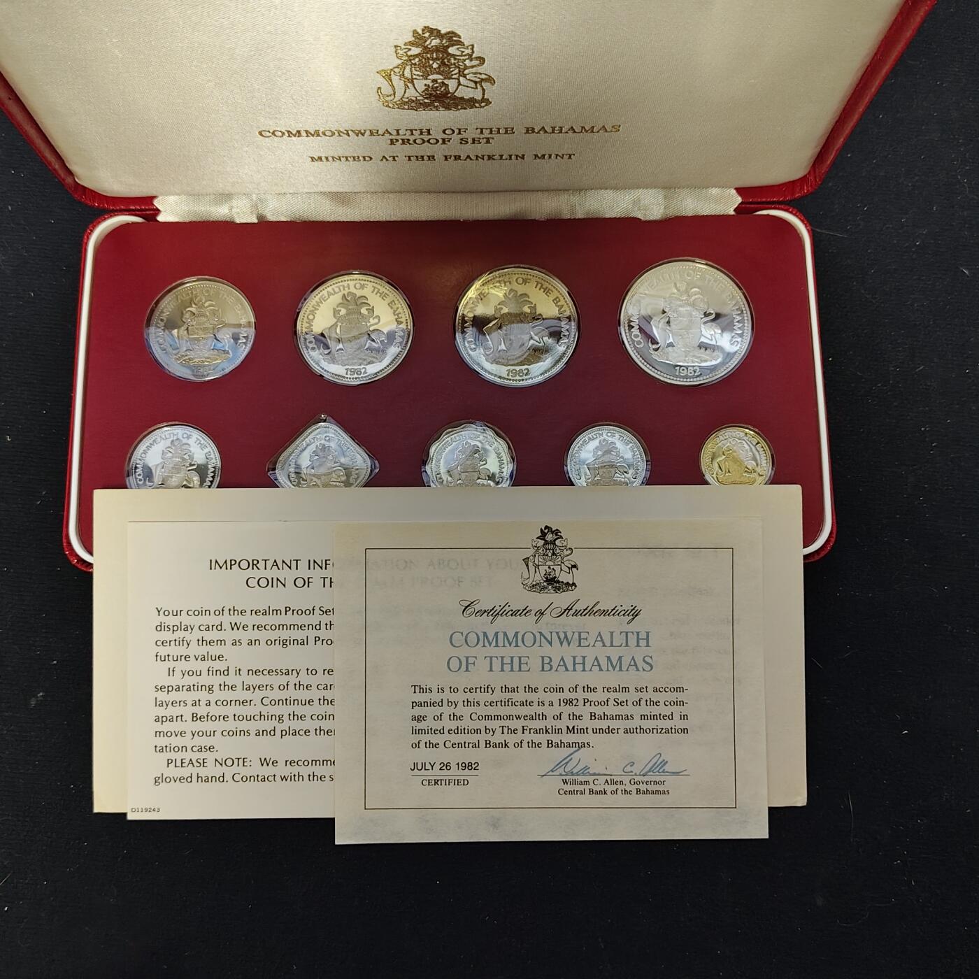 【全场包邮】纯粹捡漏拍483场（免费代拍第20场） 【稀少】巴哈马1982年官方精制套币-含独年仅随套币发行1元凤凰木/2元巴哈马树燕/5元圣玛丽号及十字架（银）-盒证全-量1217