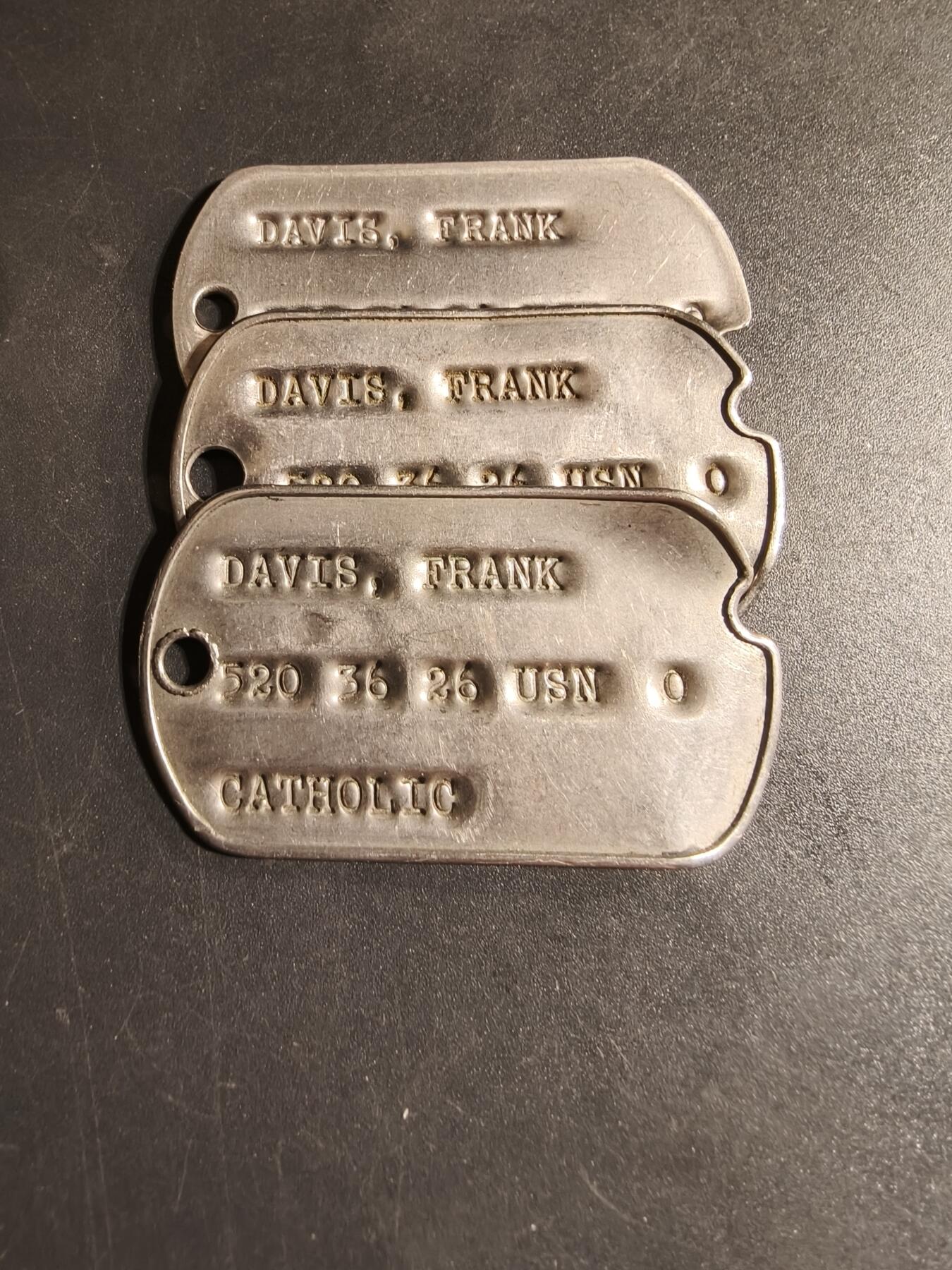 老王徽章第168期 美国海军狗牌一组    天主教徒