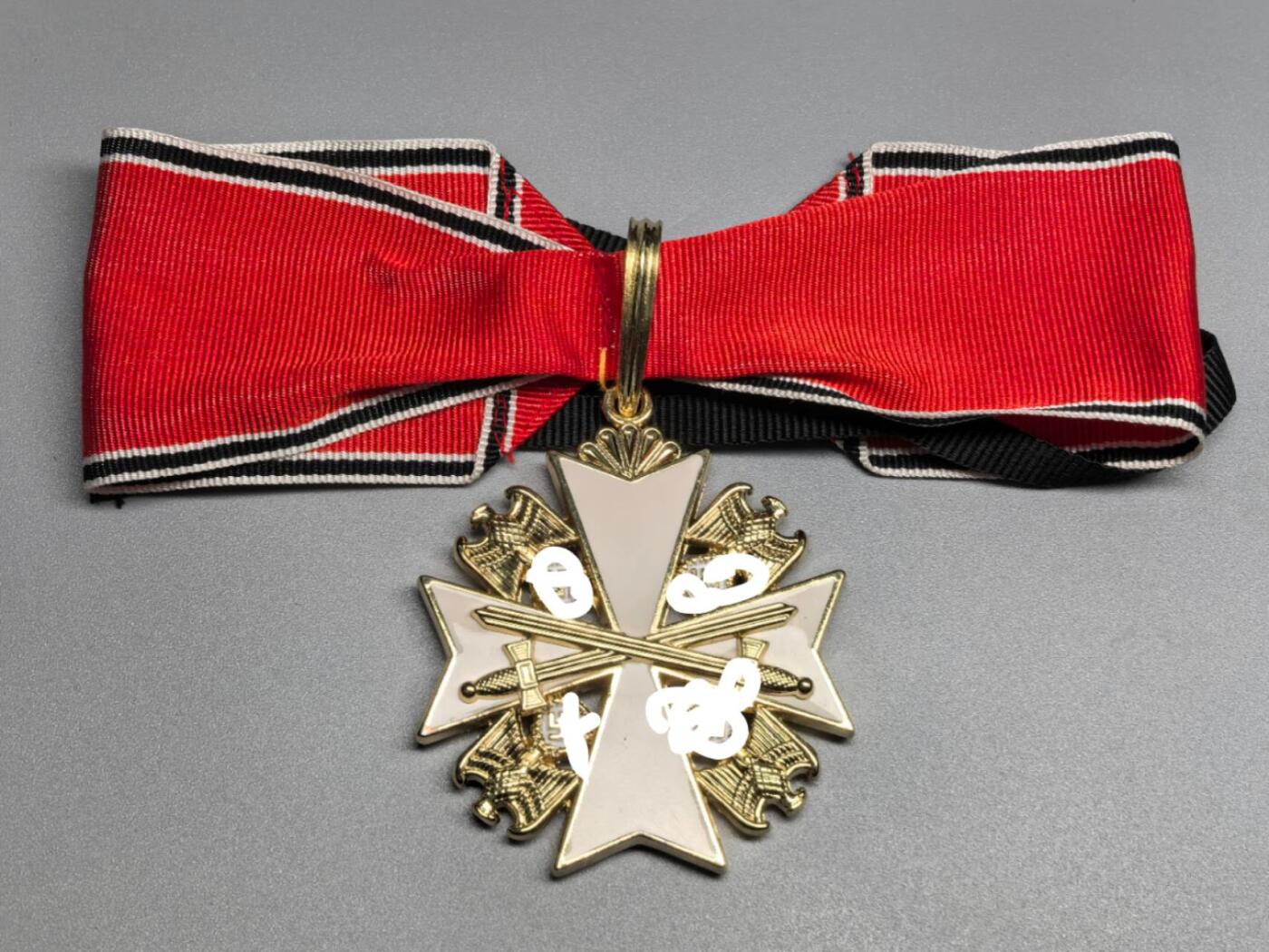 小驴勋章奖章收藏12月06日周六晚六点拍卖（珍爱和平，收藏战争，铭记历史，勿忘国耻，忠党爱国。有偿代拍，送拍规则在简介最后，参拍须阅读规则后再参拍，关系到运费包装发货时效真假辨别等关键信息，拍卖时不再发原图，看大图店主微信码在拍卖店铺介绍里） 复刻  德3佩件版指挥官级雄鹰勋章，复刻。