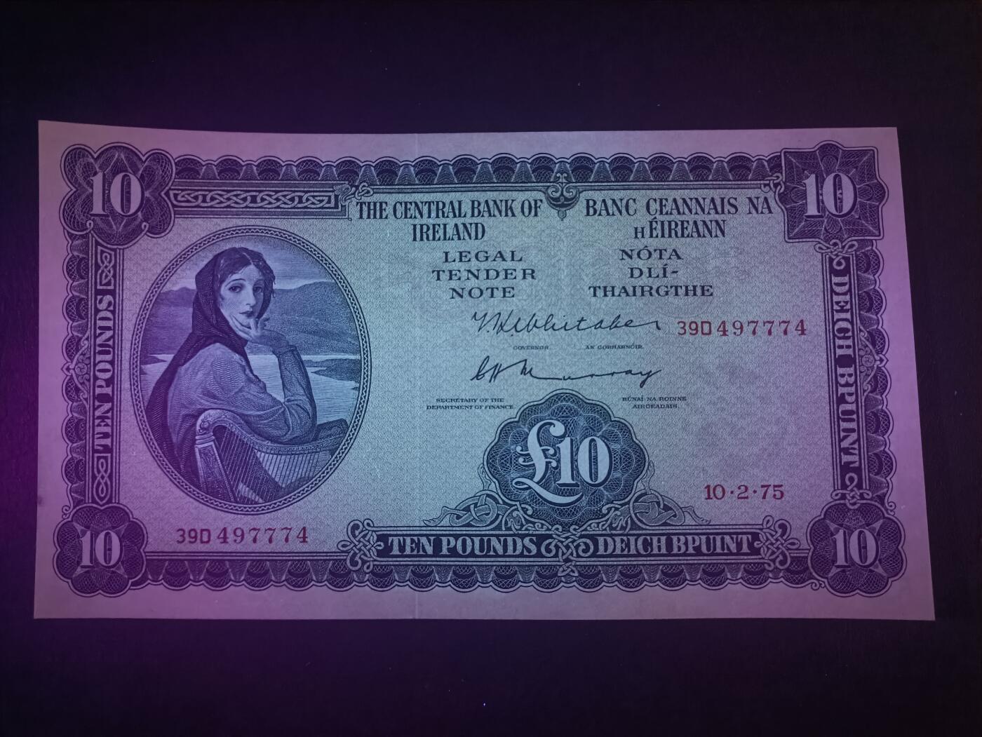 2025十二月第一期，总206期 爱尔兰1975年10镑UNC-豹子身777，爱尔兰人格化象征“拉维利夫人”，稀有的中高面值