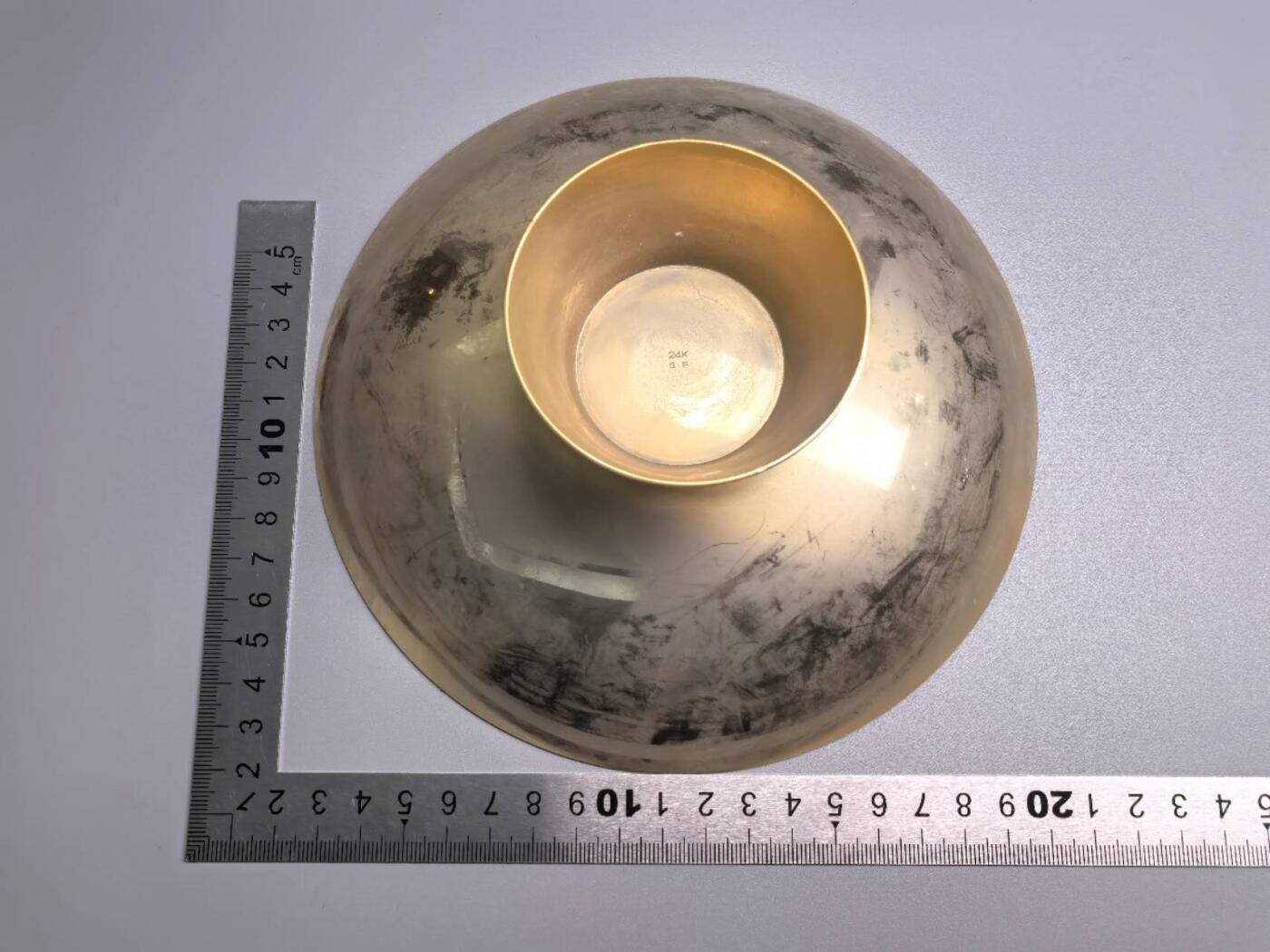 小驴勋章奖章收藏12月06日周六晚六点拍卖（珍爱和平，收藏战争，铭记历史，勿忘国耻，忠党爱国。有偿代拍，送拍规则在简介最后，参拍须阅读规则后再参拍，关系到运费包装发货时效真假辨别等关键信息，拍卖时不再发原图，看大图店主微信码在拍卖店铺介绍里） 镀金超大金属碗