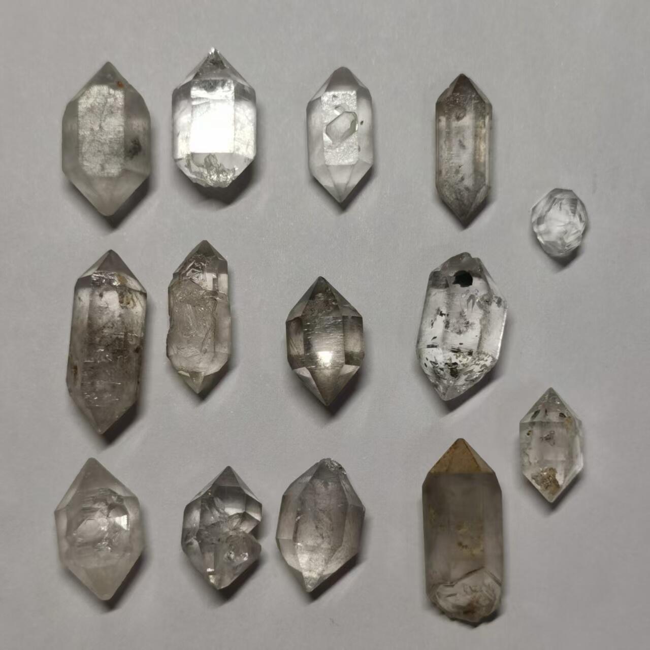 七河·世界钱币杂件水晶矿标小拍（总第30期） 藏家出品 X668 云贵闪灵水晶 小型 一组 14 枚 本件拍品由合作藏家负责邮寄