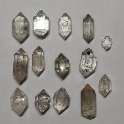 七河·世界钱币杂件水晶矿标小拍（总第30期） - 藏家出品 X668 云贵闪灵水晶 小型 一组 14 枚 本件拍品由合作藏家负责邮寄