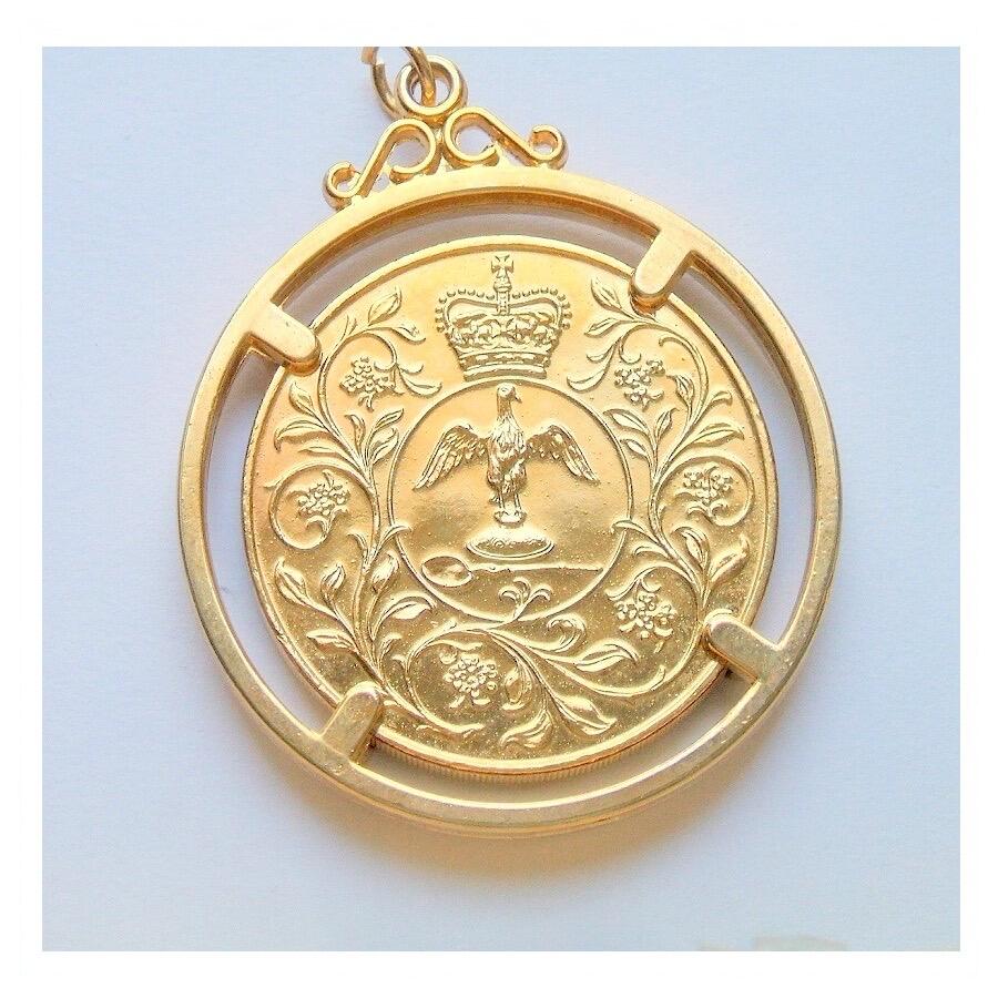 纯手工  英国1977年 伊丽莎白骑马镀金高浮雕精制币章吊坠 50MM