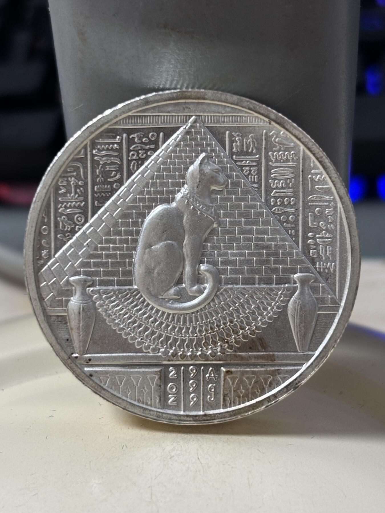 第184期拍卖 美国埃及文化系列狮神塞赫麦特2盎司高浮雕银章，999银银价862，有氧化