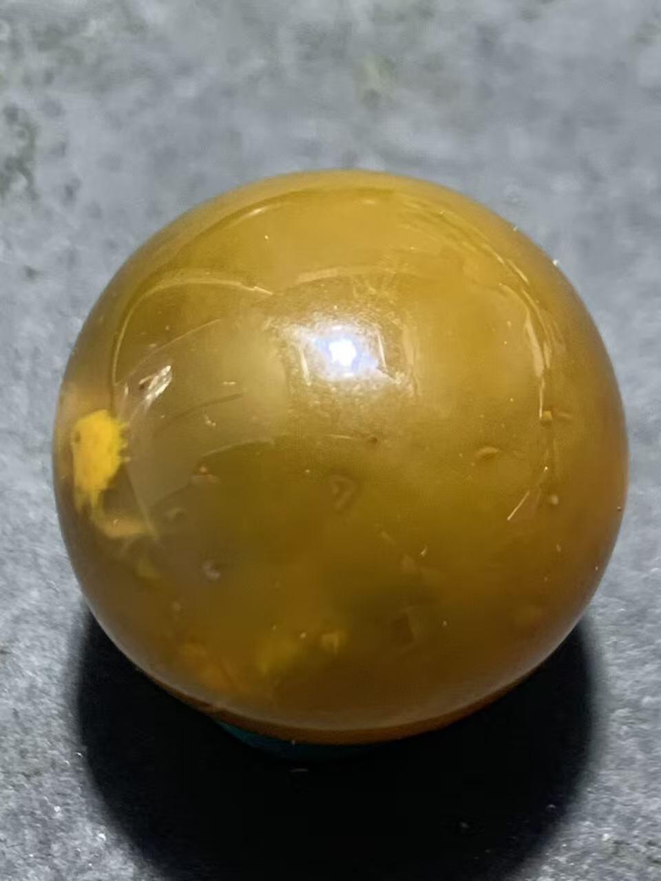 精美蒙料鸡油黄冻料战国红玛瑙圆珠一个，，