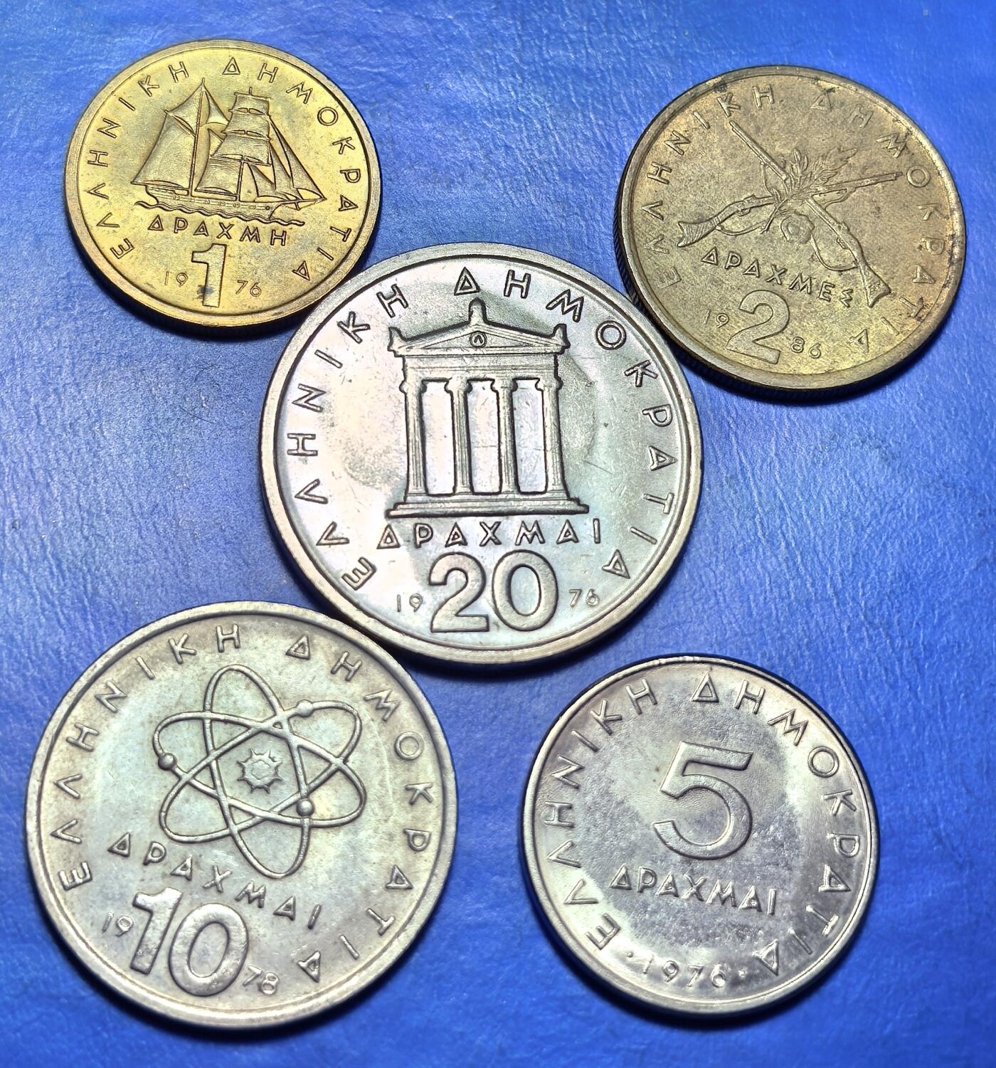 外国优质老铜币银币，周六九点倒数截拍，满百包邮，可寄存半年，喜欢朋友微信扫描二维码可直接参拍