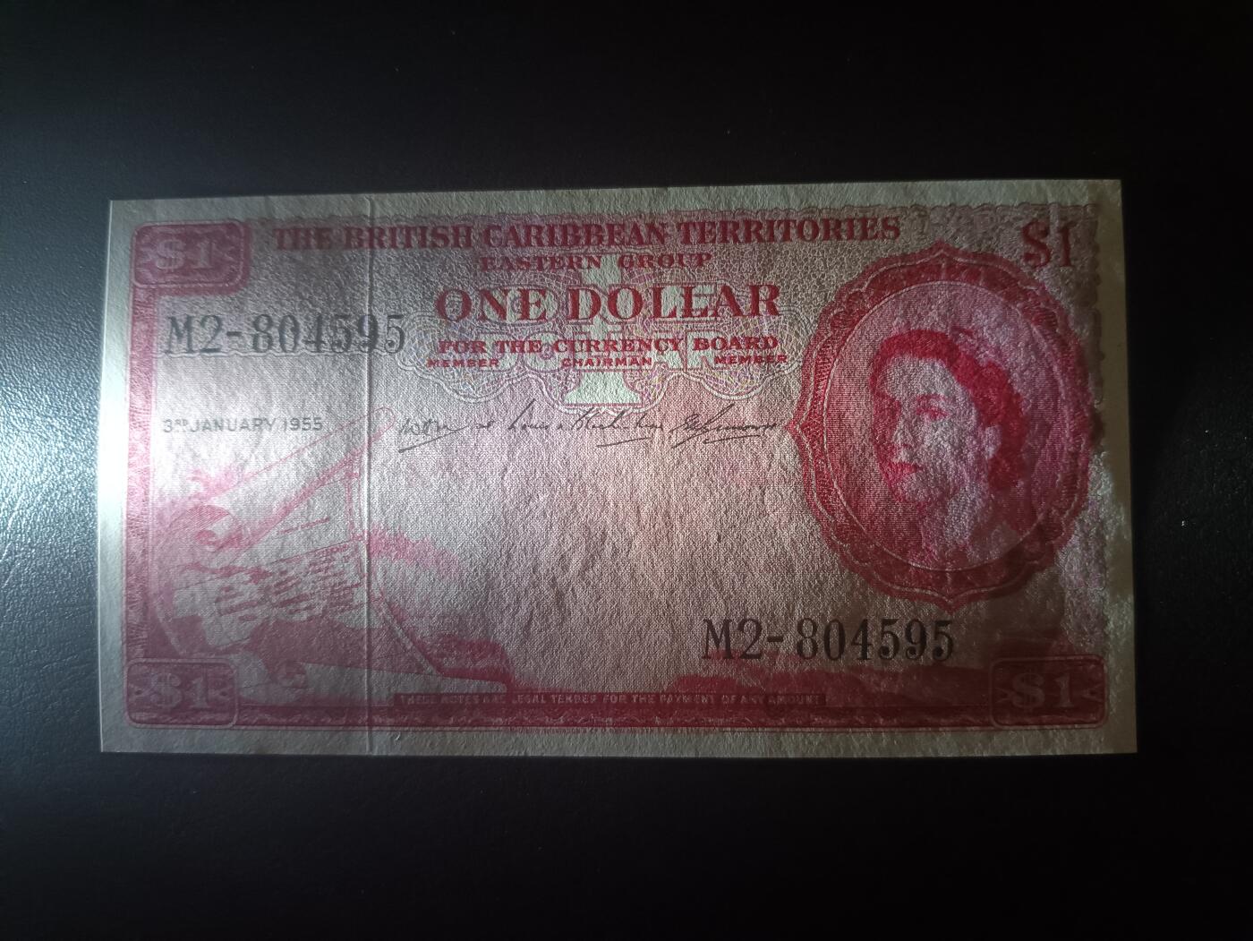 2025十二月第一期，总206期 英属加勒比领地（现东加勒比共同体）1955年1元AUNC，大皇冠女王和各构成殖民地徽章