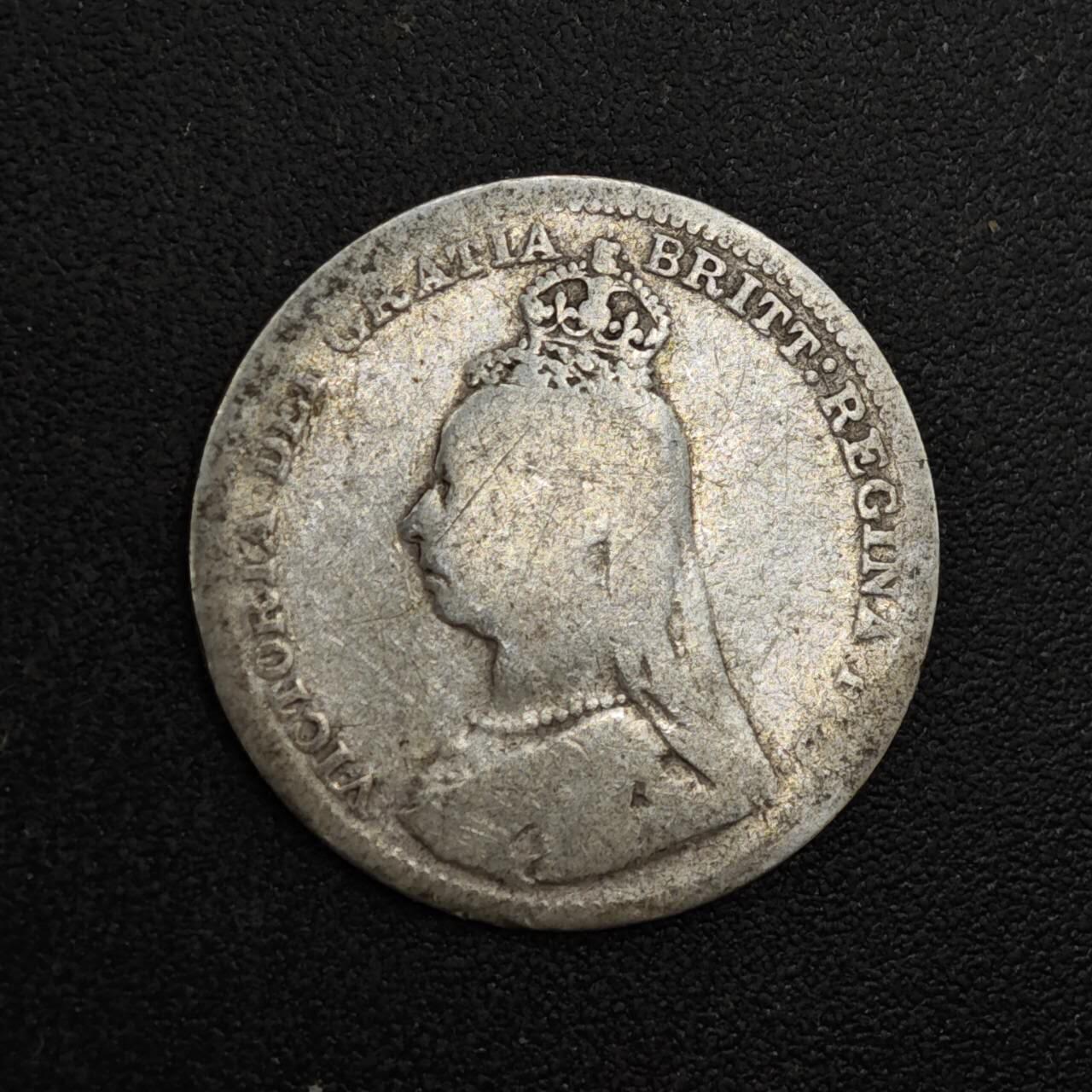 【淘币小摊】实时拍第八百一十八拍   散币小银币场   满百包邮可预留二周 每周一统一发货   英国1890年维多利亚3便士银币