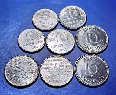 外国优质老铜币银币，周六九点倒数截拍，满百包邮，可寄存半年，喜欢朋友微信扫描二维码可直接参拍 - 巴西1980年-1988年8枚