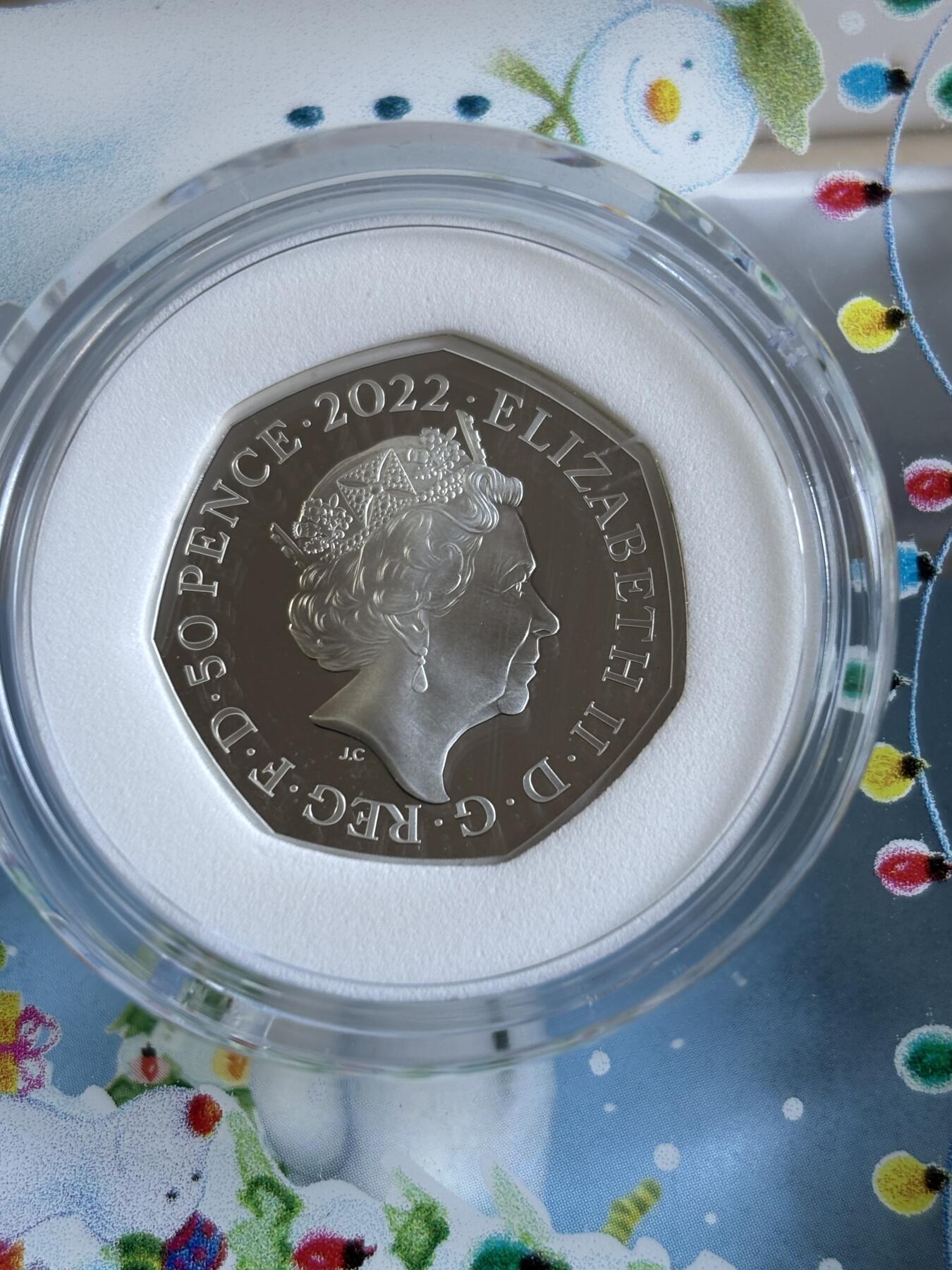 第184期拍卖 英国2022年发行雪人与雪犬50便士彩色纪念银币，925银，发行5000枚