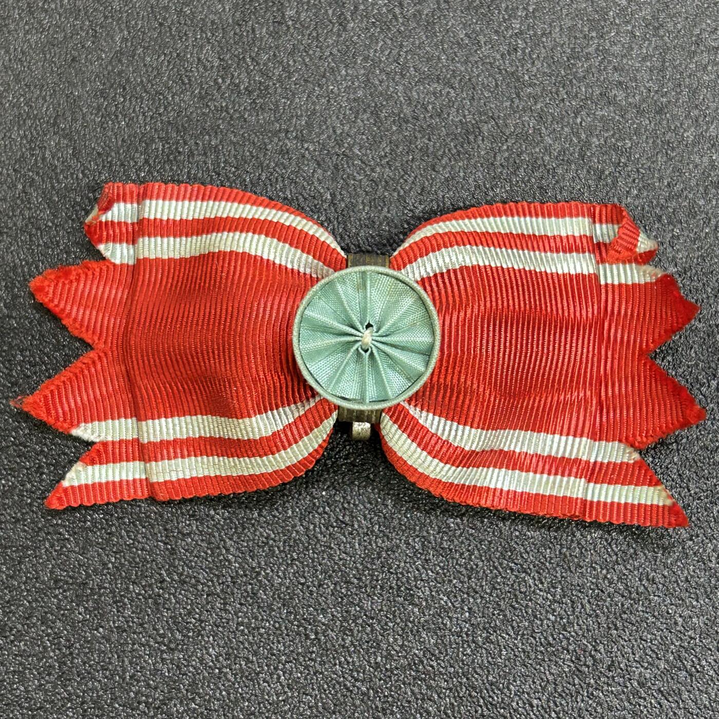 西秦中古拍卖第六十八期 日本红十字奖章绶带 女性版