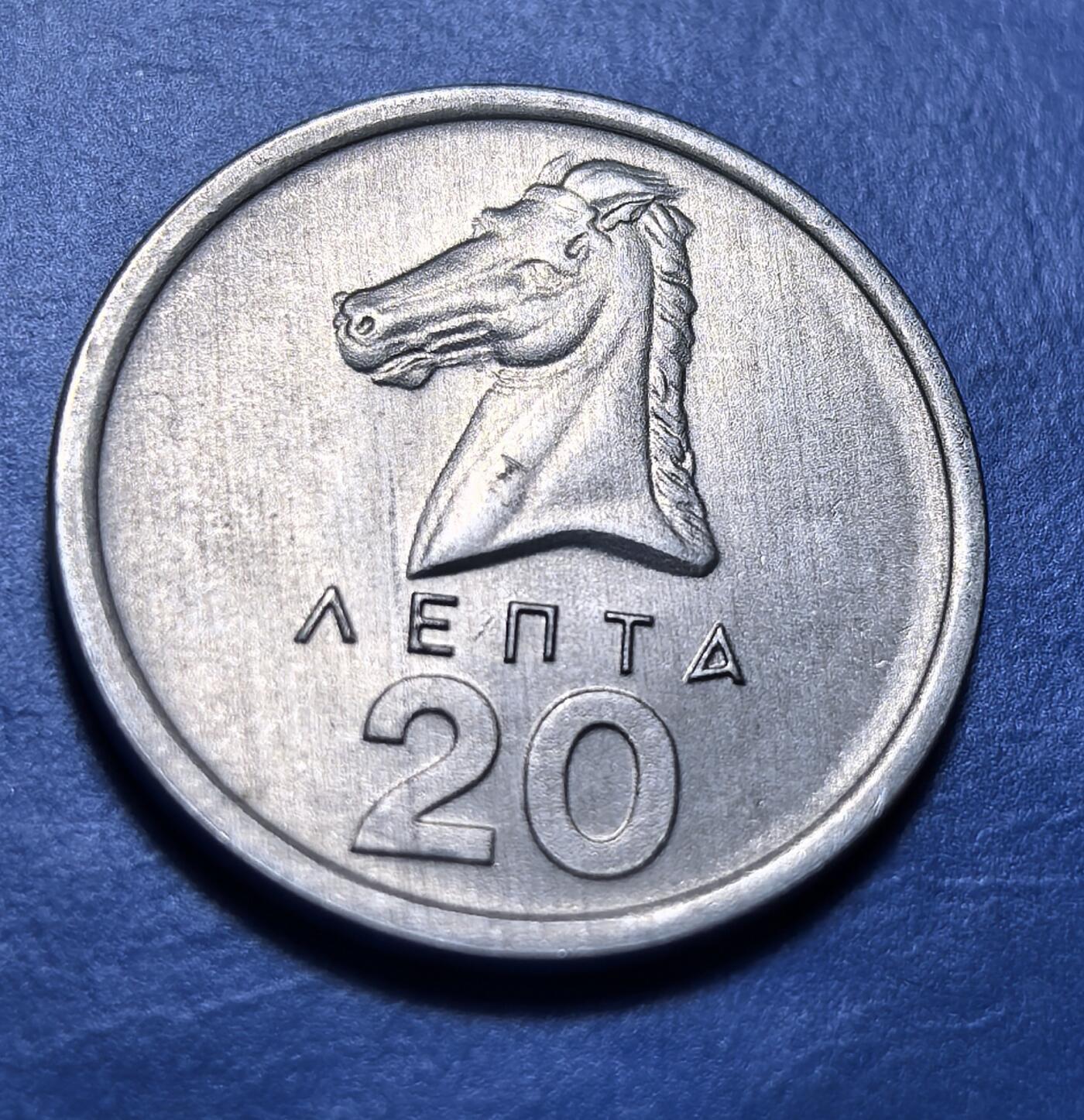 外国优质老铜币银币，周六九点倒数截拍，满百包邮，可寄存半年，喜欢朋友微信扫描二维码可直接参拍