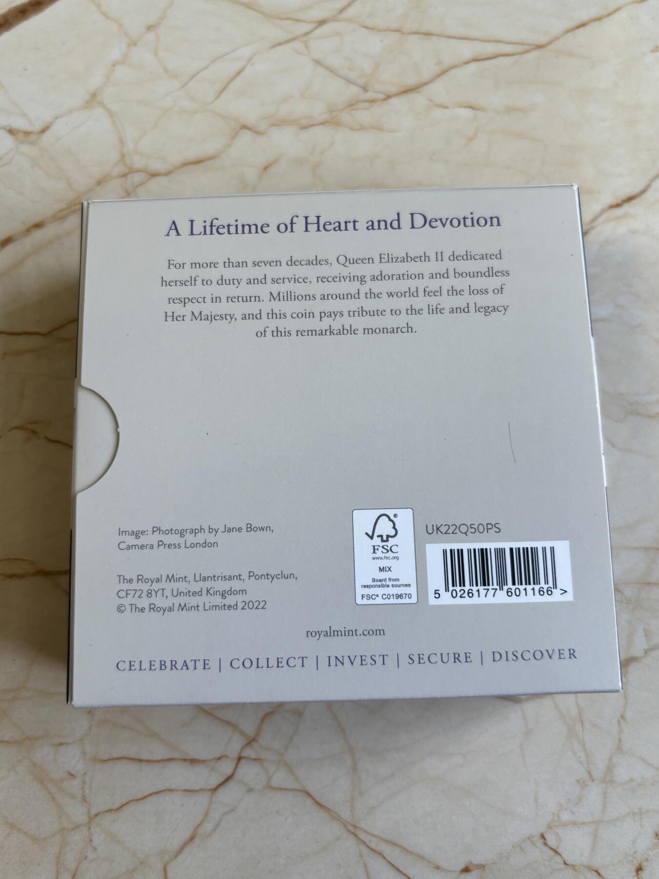 第184期拍卖 英国2022年发行致敬女王伊丽莎白二世50便士加厚精制纪念银币，925银，16克，塑料盒有破