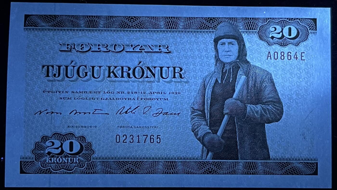 小福收藏拍卖第197期 裸钞场 本期有多张豹子号靓号 百慕大03年50元纪念钞百位号 马来亚和英属婆罗洲开国第一张纸币大冠女王 马来亚 41年1元英王乔六 法属太平洋10000法郎 捷克1000克朗纪念钞千位号  卢森堡 1000法郎  萨尔瓦多样钞 匈牙利 法罗群岛 危地马拉等多国精美纸币 法罗群岛 1986年 20克朗 首年 首冠A0冠 乱蛇号 尾顺子 unc