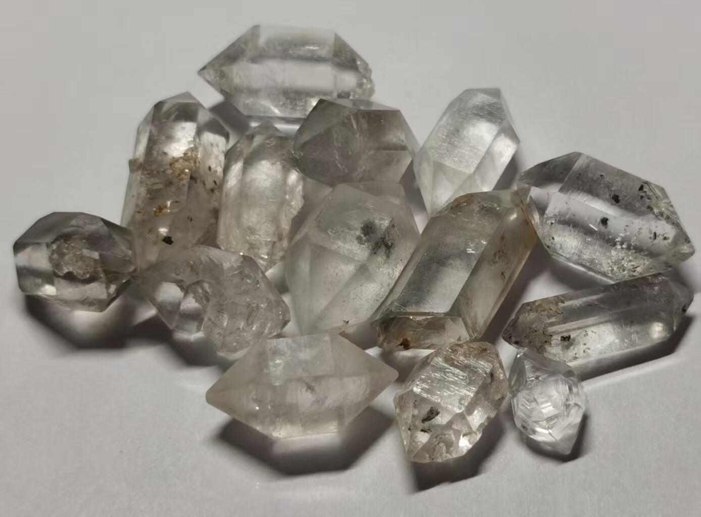 七河·世界钱币杂件水晶矿标小拍（总第30期） 藏家出品 X668 云贵闪灵水晶 小型 一组 14 枚 本件拍品由合作藏家负责邮寄