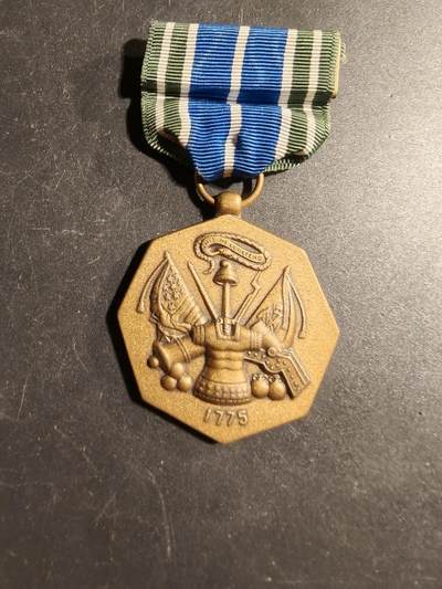 老王徽章第168期 - 美国军事成就奖章