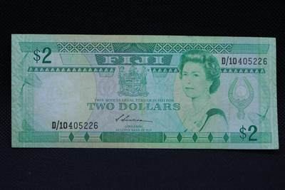 【淘币小摊】限时拍第八百二十一拍  纸币场  满百包邮可预留两周  周一统一发货  -  斐济2元纸币【有折】