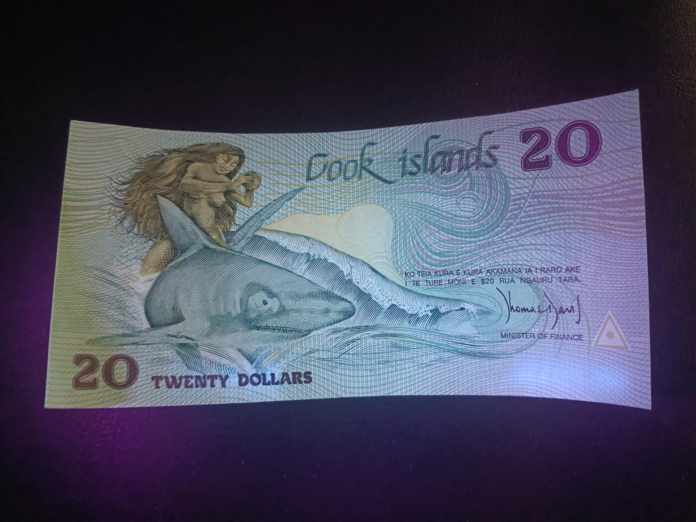 2025十二月第一期，总206期 【日】库克群岛20元 UNC 千位号 稀少票筋面值 骑鲨鱼女神