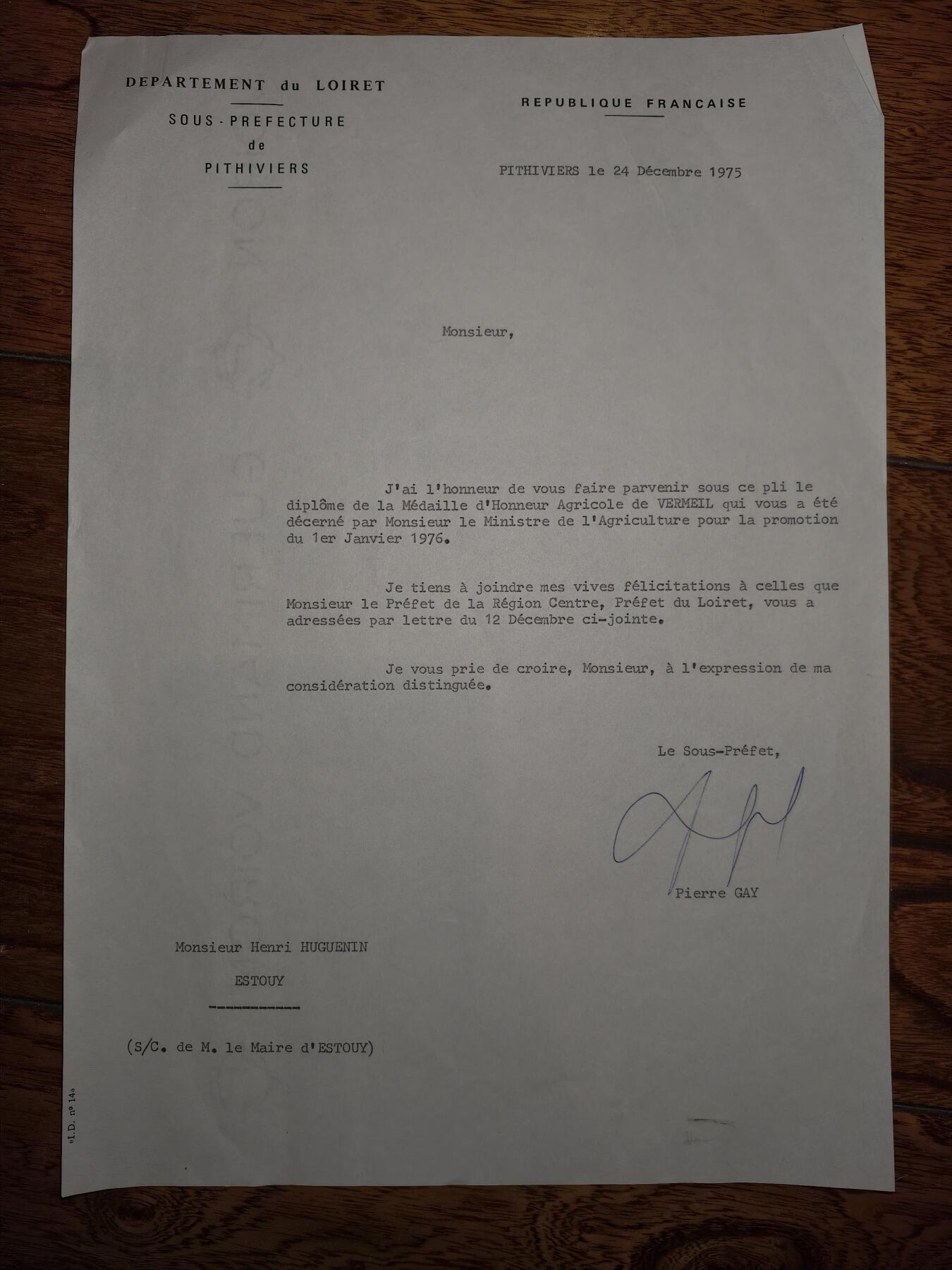 凯旋世界勋赏（第20期）（欢迎送拍）（对拍品有疑问请询问客服，不接受到手刀，出价默认拍品品相。请认真阅读拍卖规则！出价默认已认可！）（收到货请录制开箱视频，无视频概不处理问题。） 收函人在1976年1月1日被任命为卢瓦雷省农业局（L'Administration de l'Agriculture）的技术助理（Maitre d'hommes）。  - 省长向其表示祝贺，并附上1975年12月12日的任命文件副本。