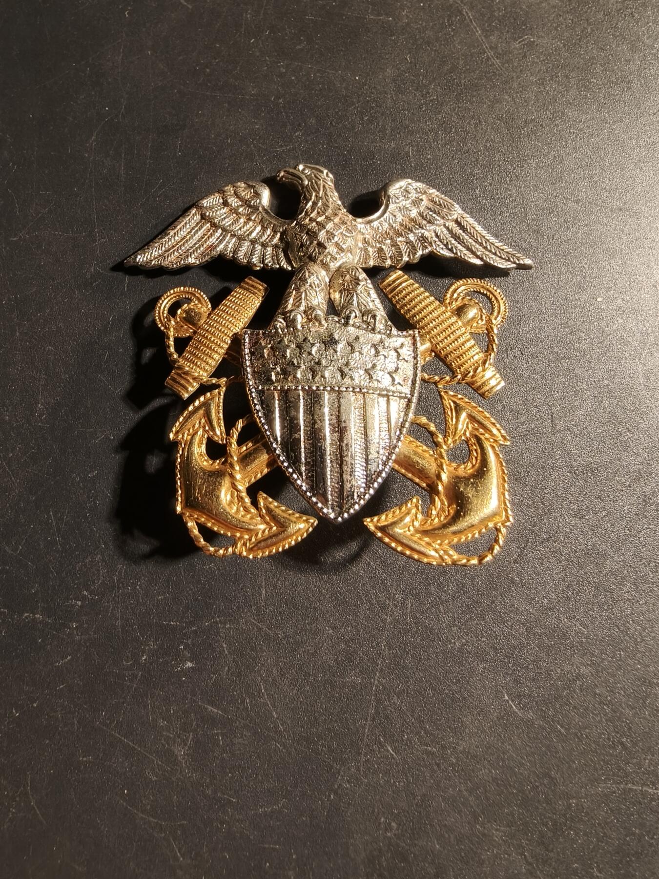 老王徽章第168期 美国海军大檐帽帽徽    包10k金    名厂Viking 制造