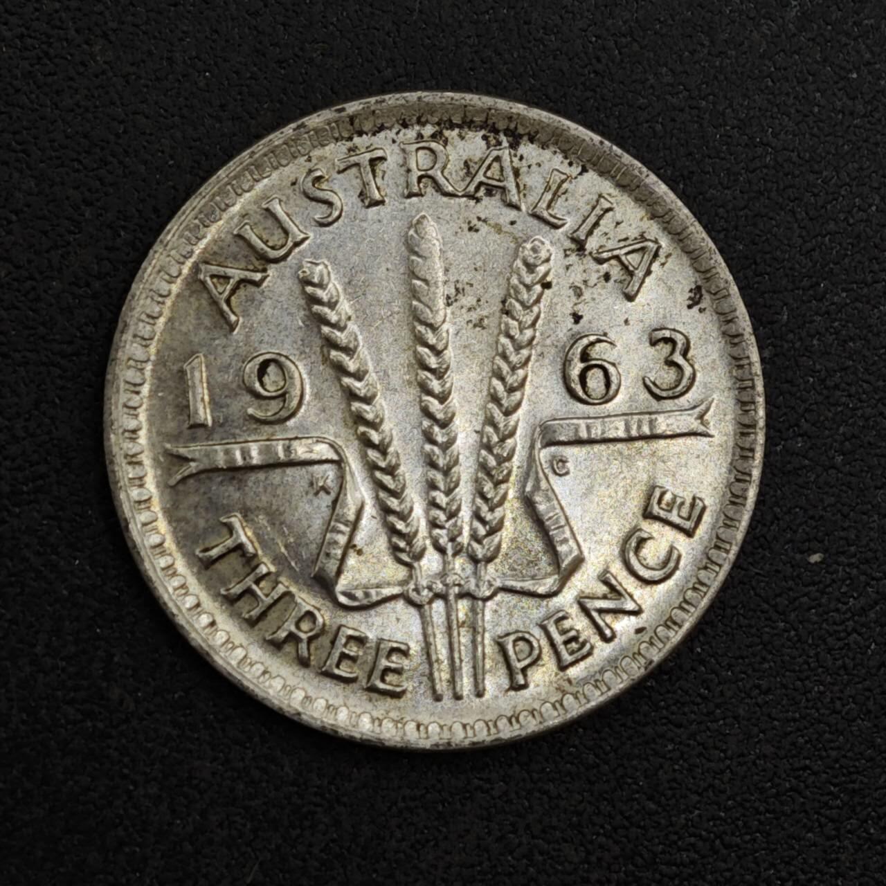 【淘币小摊】实时拍第八百一十八拍   散币小银币场   满百包邮可预留二周 每周一统一发货   澳大利亚1963年伊丽莎白二世3便士银币