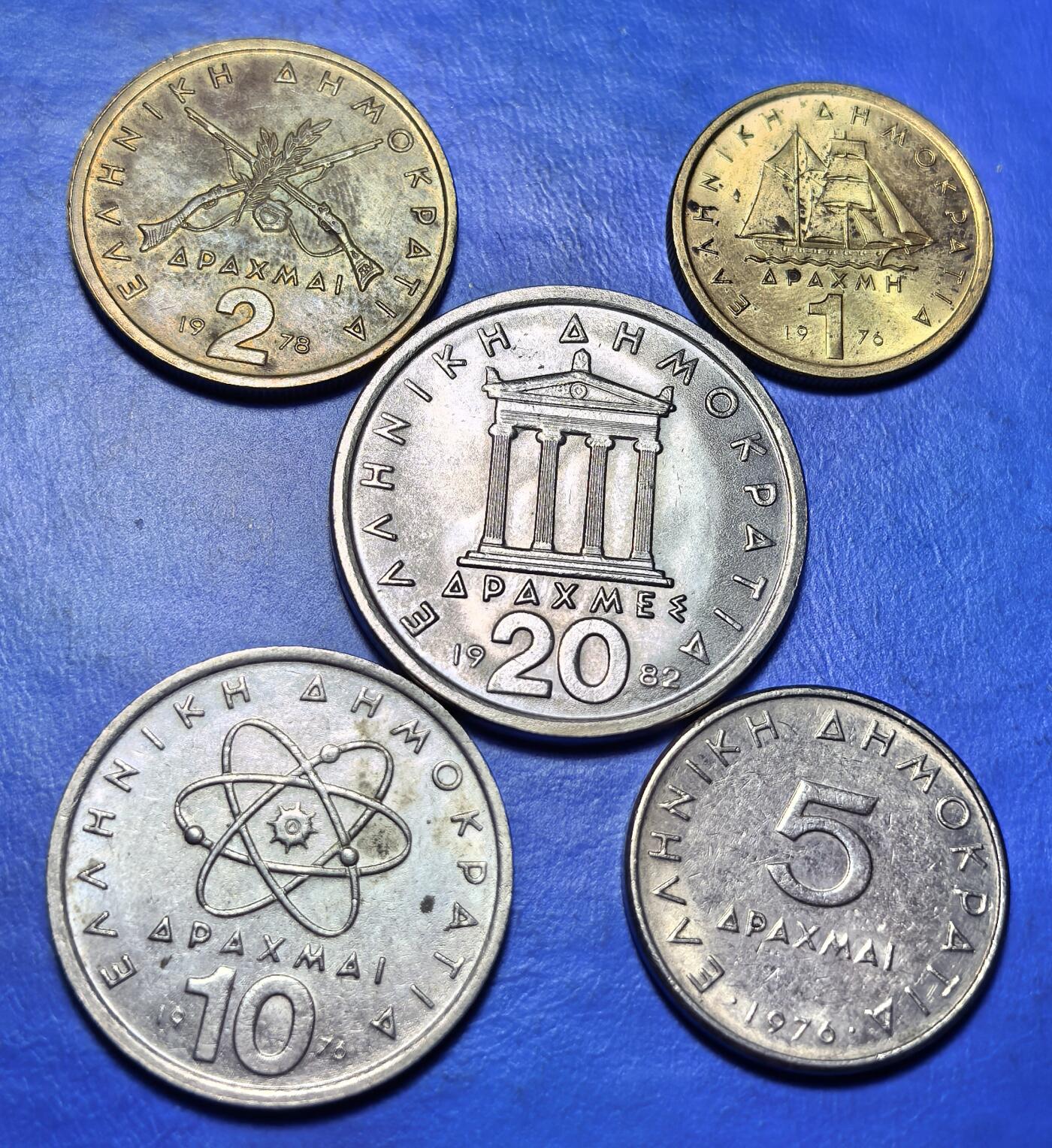 外国优质老铜币银币，周六九点倒数截拍，满百包邮，可寄存半年，喜欢朋友微信扫描二维码可直接参拍