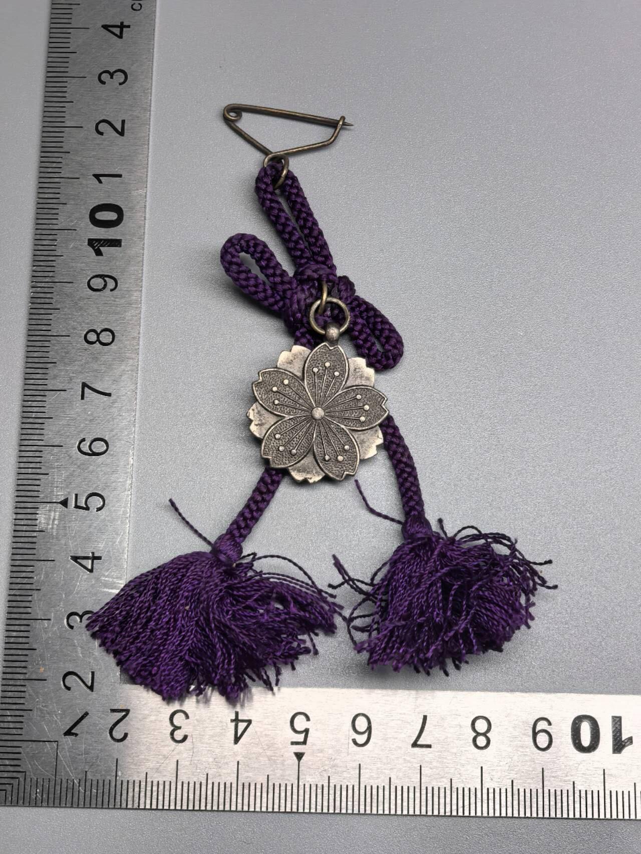 小驴勋章奖章收藏12月06日周六晚六点拍卖（珍爱和平，收藏战争，铭记历史，勿忘国耻，忠党爱国。有偿代拍，送拍规则在简介最后，参拍须阅读规则后再参拍，关系到运费包装发货时效真假辨别等关键信息，拍卖时不再发原图，看大图店主微信码在拍卖店铺介绍里） 遗族记章