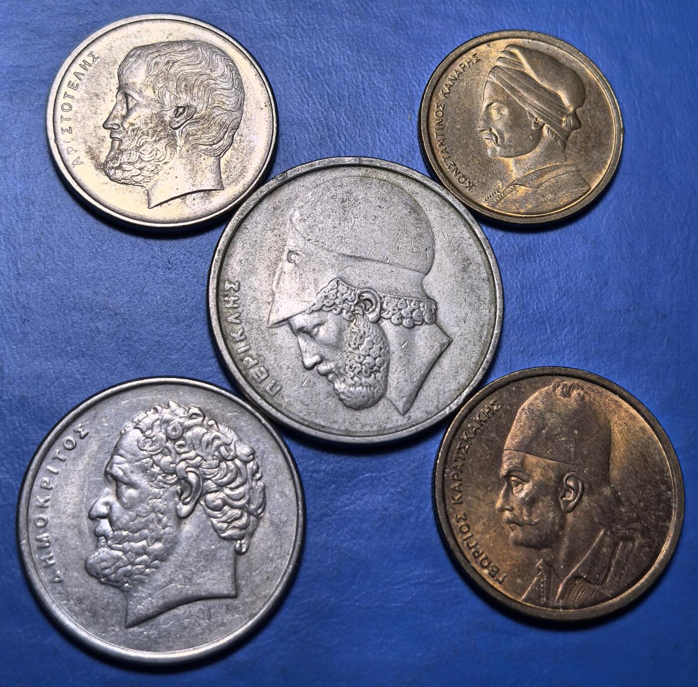 外国优质老铜币银币，周六九点倒数截拍，满百包邮，可寄存半年，喜欢朋友微信扫描二维码可直接参拍