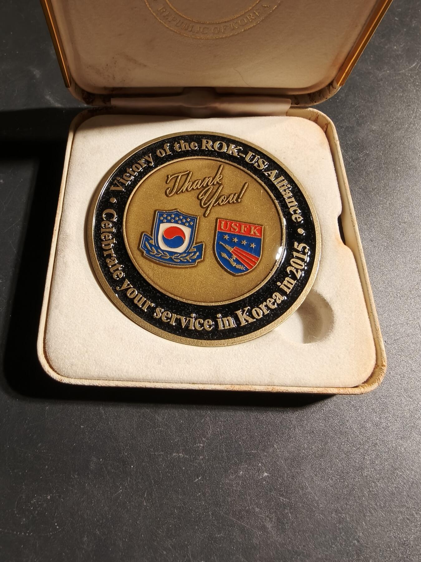 老王徽章第168期 2015年韩美同盟胜利纪念章     原盒     直径70mm.   重量106.4g