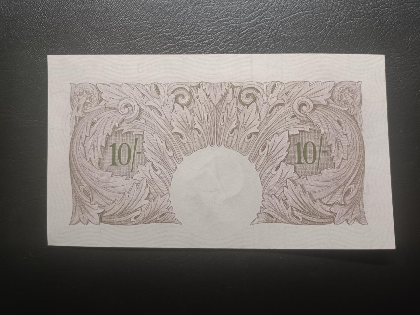 2025十二月第一期，总206期 英格兰战时A序列10先令UNC-，有别于战前战后普通的红色版本用紫色印刷