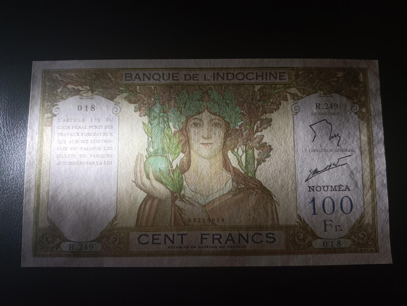 2025十二月第一期，总206期 法属太平洋-新喀里多尼亚1953版100法郎AUNC，加盖首府努美阿地名，法国人格化象征玛丽安娜和四面佛塔
