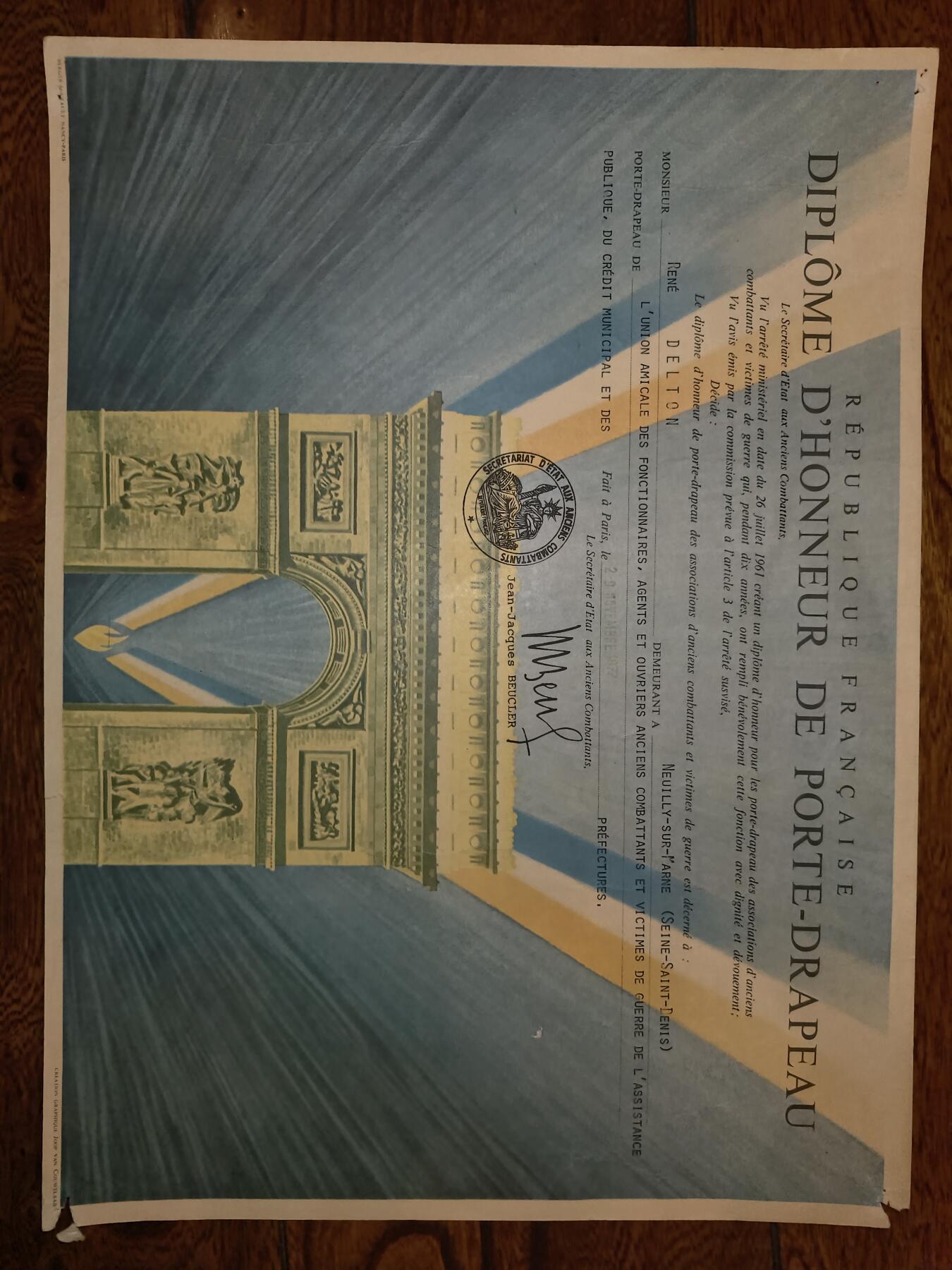 凯旋世界勋赏（第20期）（欢迎送拍）（对拍品有疑问请询问客服，不接受到手刀，出价默认拍品品相。请认真阅读拍卖规则！出价默认已认可！）（收到货请录制开箱视频，无视频概不处理问题。） 法国的“国旗荣誉文凭”