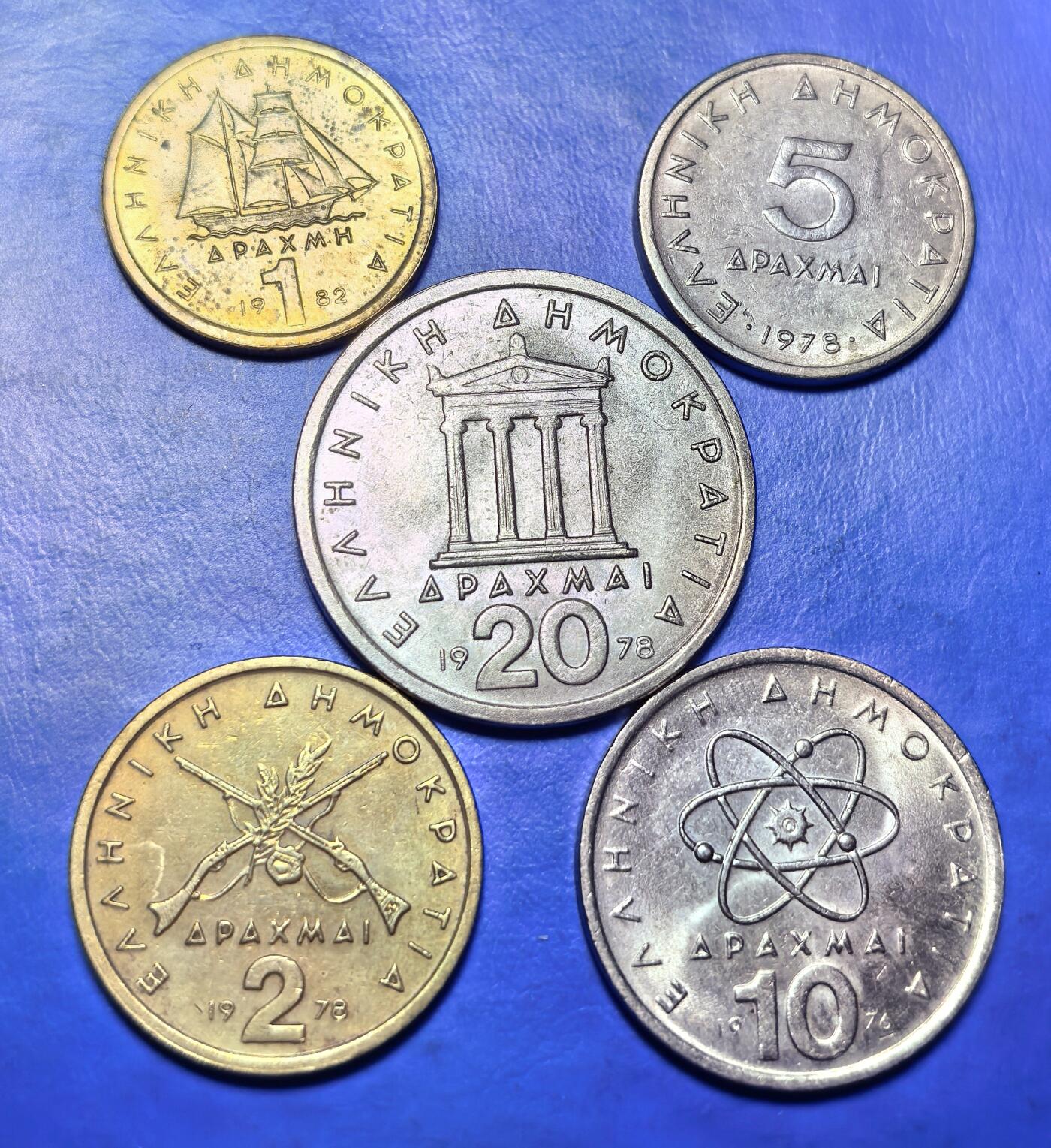 外国优质老铜币银币，周六九点倒数截拍，满百包邮，可寄存半年，喜欢朋友微信扫描二维码可直接参拍