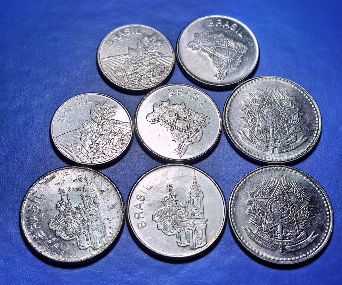 外国优质老铜币银币，周六九点倒数截拍，满百包邮，可寄存半年，喜欢朋友微信扫描二维码可直接参拍