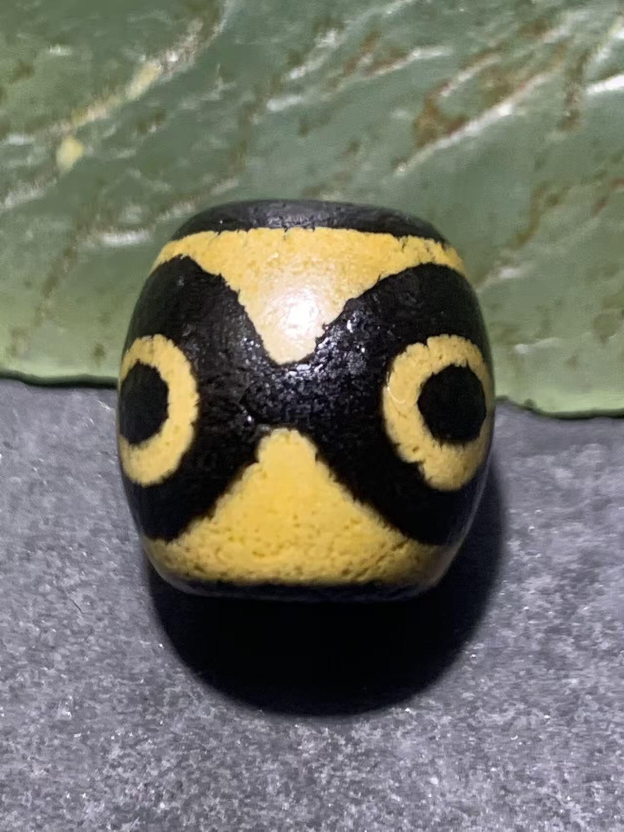 仅此一颗，精品藏传牙黄三眼玛瑙天珠一颗，，