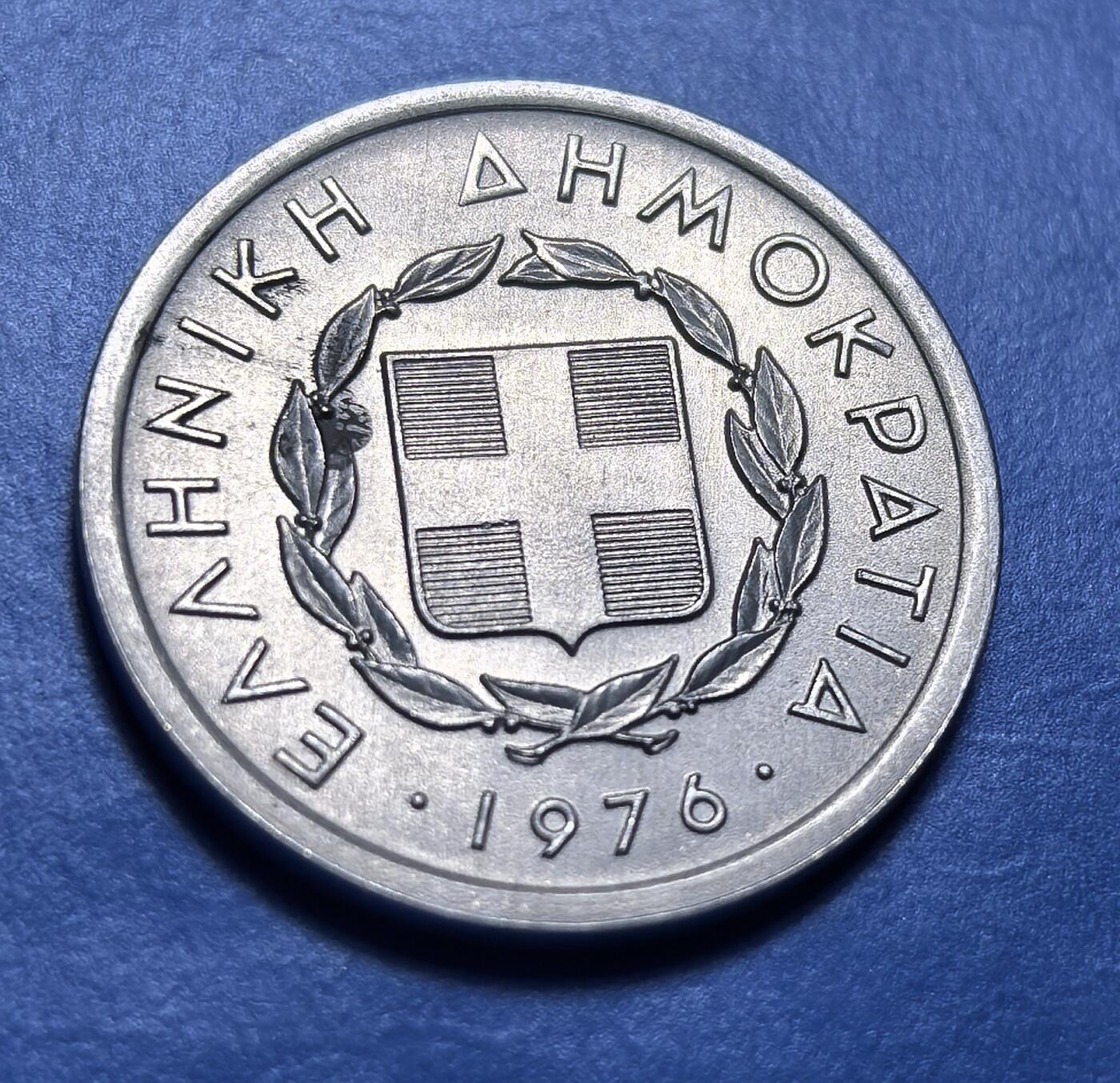 外国优质老铜币银币，周六九点倒数截拍，满百包邮，可寄存半年，喜欢朋友微信扫描二维码可直接参拍