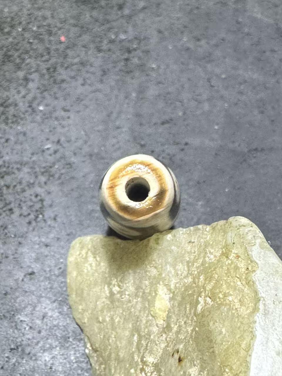 仅此一颗，藏传咖色九眼玛瑙天珠一颗，