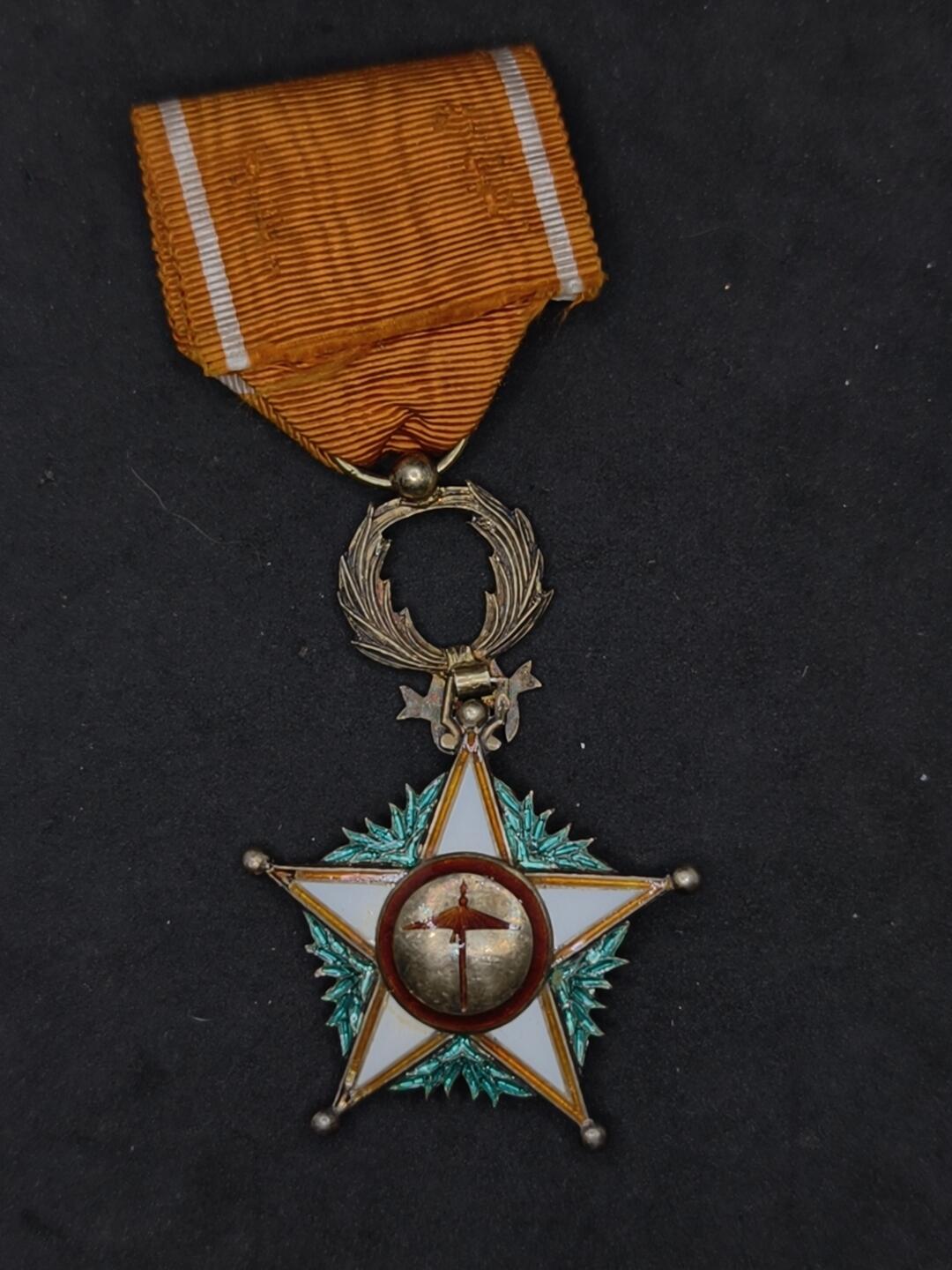 凯旋世界勋赏（第20期）（欢迎送拍）（对拍品有疑问请询问客服，不接受到手刀，出价默认拍品品相。请认真阅读拍卖规则！出价默认已认可！）（收到货请录制开箱视频，无视频概不处理问题。） 摩洛哥阿拉维勋章银制打标